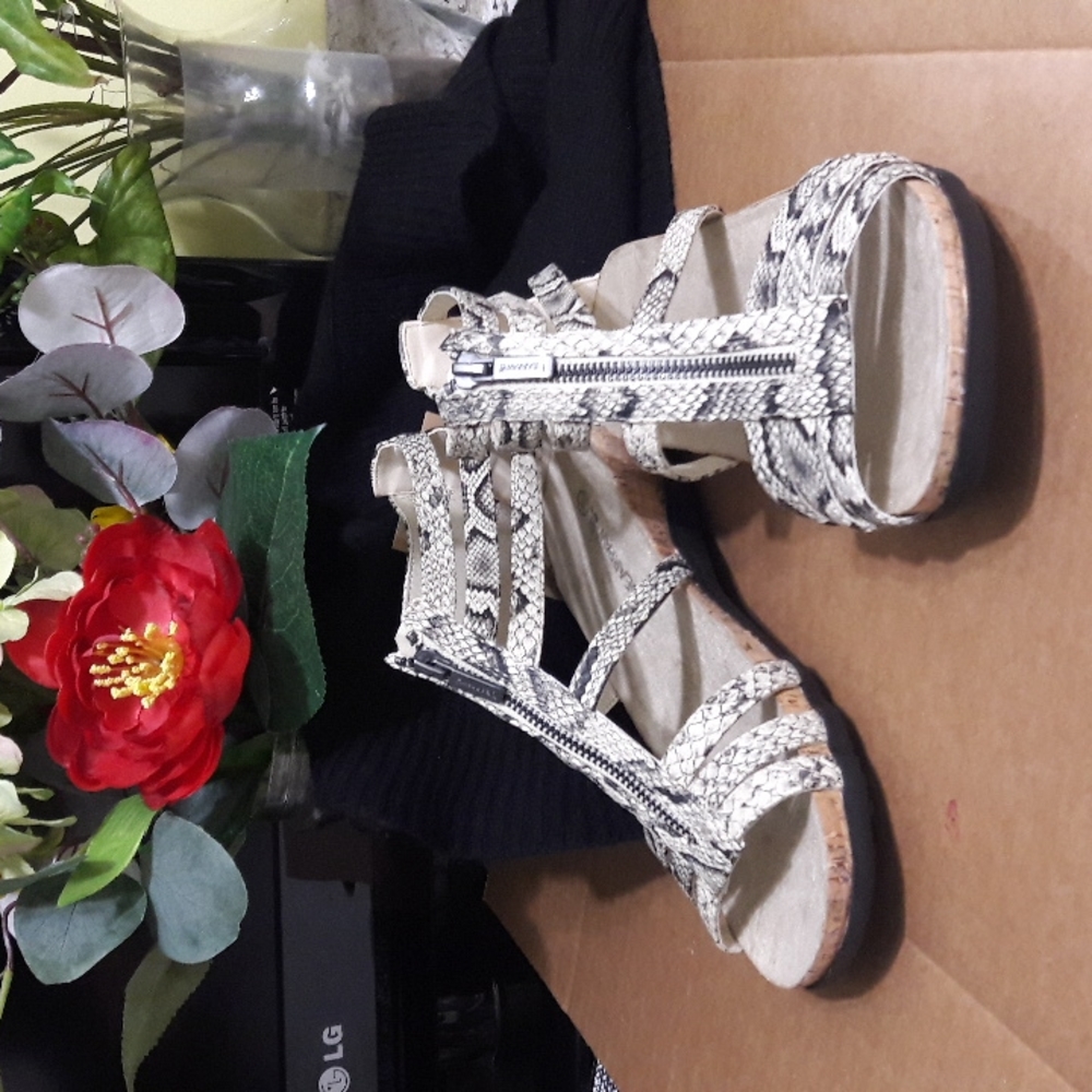 Bearpaw Women's Sandals Size 9W LAYLA SNAKE PRINT New